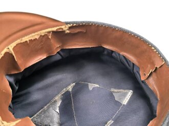 Luftwaffe, Schirmmütze für Mannschaften fliegendes Personal oder Fallschirmtruppe. Die Schwinge hängt an nur einem Splint. Kopfgrösse gemessen 56