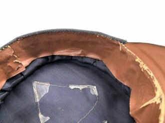 Luftwaffe, Schirmmütze für Mannschaften fliegendes Personal oder Fallschirmtruppe. Die Schwinge hängt an nur einem Splint. Kopfgrösse gemessen 56