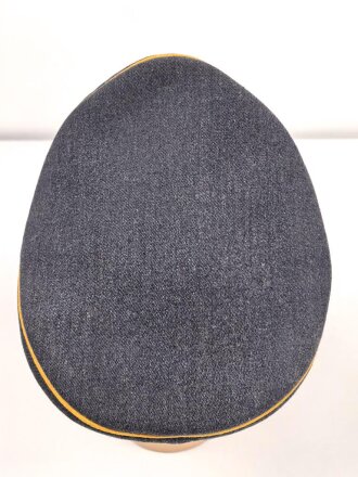 Luftwaffe, Schirmmütze für Mannschaften fliegendes Personal oder Fallschirmtruppe. Die Schwinge hängt an nur einem Splint. Kopfgrösse gemessen 56