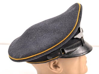 Luftwaffe, Schirmmütze für Mannschaften fliegendes Personal oder Fallschirmtruppe. Die Schwinge hängt an nur einem Splint. Kopfgrösse gemessen 56