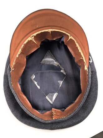 Luftwaffe, Schirmmütze für Mannschaften fliegendes Personal oder Fallschirmtruppe. Die Schwinge hängt an nur einem Splint. Kopfgrösse gemessen 56