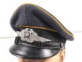 Luftwaffe, Schirmmütze für Mannschaften fliegendes Personal oder Fallschirmtruppe. Die Schwinge hängt an nur einem Splint. Kopfgrösse gemessen 56