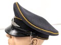 Luftwaffe, Schirmmütze für Mannschaften fliegendes Personal oder Fallschirmtruppe. Die Schwinge hängt an nur einem Splint. Kopfgrösse gemessen 56