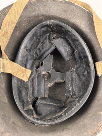 Großbritannien, Stahlhelm / Tellerhelm 2. Weltkrieg. Originallack, das Innenfutter datiert 1942