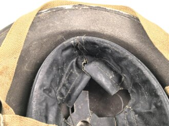 Großbritannien, Stahlhelm / Tellerhelm 2. Weltkrieg. Originallack, das Innenfutter datiert 1942