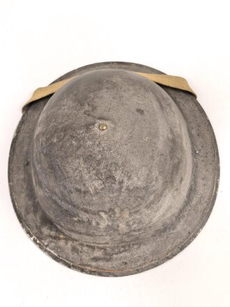 Großbritannien, Stahlhelm / Tellerhelm 2. Weltkrieg. Originallack, das Innenfutter datiert 1942