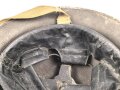 Großbritannien, Stahlhelm / Tellerhelm 2. Weltkrieg. Originallack, das Innenfutter datiert 1942