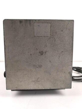 Arbeitsfront Empfänger DAF 1011 von Telefunken, das aufgelegte Emblem ist möglicherweise neuzeitlich ergänzt worden, guter Gesamtzustand, Funktion nicht geprüft, selten