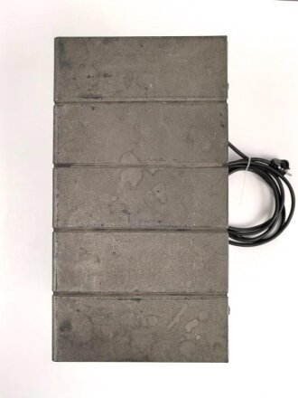 Arbeitsfront Empfänger DAF 1011 von Telefunken, das aufgelegte Emblem ist möglicherweise neuzeitlich ergänzt worden, guter Gesamtzustand, Funktion nicht geprüft, selten