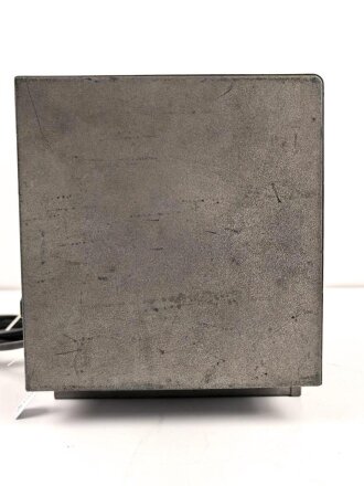 Arbeitsfront Empfänger DAF 1011 von Telefunken, das aufgelegte Emblem ist möglicherweise neuzeitlich ergänzt worden, guter Gesamtzustand, Funktion nicht geprüft, selten