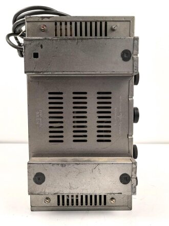 Arbeitsfront Empfänger DAF 1011 von Telefunken, das aufgelegte Emblem ist möglicherweise neuzeitlich ergänzt worden, guter Gesamtzustand, Funktion nicht geprüft, selten