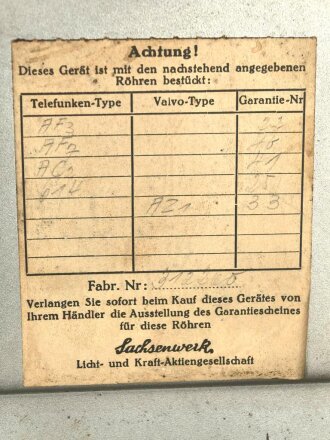 Arbeitsfront Empfänger DAF 1011 von Telefunken, das aufgelegte Emblem ist möglicherweise neuzeitlich ergänzt worden, guter Gesamtzustand, Funktion nicht geprüft, selten