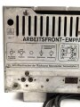 Arbeitsfront Empfänger DAF 1011 von Telefunken, das aufgelegte Emblem ist möglicherweise neuzeitlich ergänzt worden, guter Gesamtzustand, Funktion nicht geprüft, selten