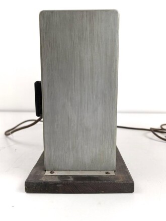 Verstärker zum Arbeitsfront Empfänger DAF 1011 Hersteller SABA ( Schwarzwälder-Apparate-Bau-Anstalt, August Schwer Söhne GmbH, Villingen ) Guter Zustand, Funktion nicht geprüft. Selten