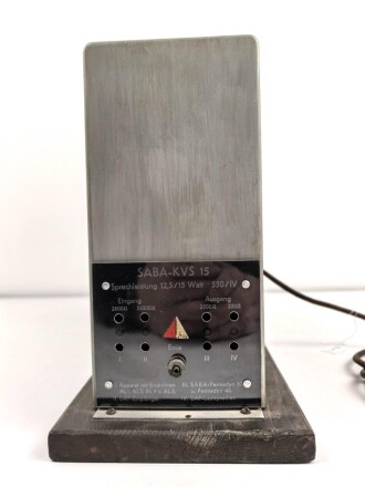 Verstärker zum Arbeitsfront Empfänger DAF 1011 Hersteller SABA ( Schwarzwälder-Apparate-Bau-Anstalt, August Schwer Söhne GmbH, Villingen ) Guter Zustand, Funktion nicht geprüft. Selten