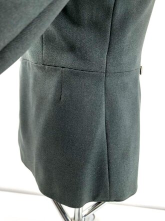 Waffenrock für einen Unteroffizier der Artillerie. getragenes Stück in gutem Gesamtzustand, die Effekten original vernäht, direkt aus Privathaushalt.