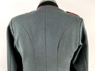 Waffenrock für einen Unteroffizier der Artillerie. getragenes Stück in gutem Gesamtzustand, die Effekten original vernäht, direkt aus Privathaushalt.