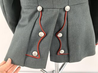 Waffenrock für einen Unteroffizier der Artillerie. getragenes Stück in gutem Gesamtzustand, die Effekten original vernäht, direkt aus Privathaushalt.