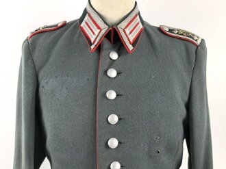 Waffenrock für einen Unteroffizier der Artillerie. getragenes Stück in gutem Gesamtzustand, die Effekten original vernäht, direkt aus Privathaushalt.