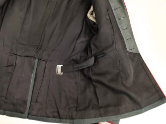 Waffenrock für einen Unteroffizier der Artillerie. getragenes Stück in gutem Gesamtzustand, die Effekten original vernäht, direkt aus Privathaushalt.
