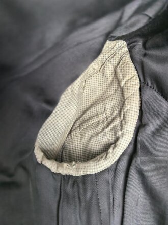 Waffenrock für einen Unteroffizier der Artillerie. getragenes Stück in gutem Gesamtzustand, die Effekten original vernäht, direkt aus Privathaushalt.