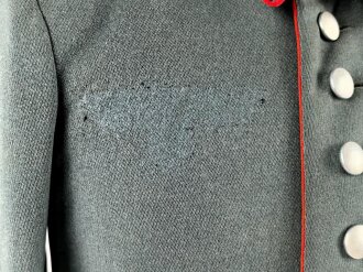 Waffenrock für einen Unteroffizier der Artillerie. getragenes Stück in gutem Gesamtzustand, die Effekten original vernäht, direkt aus Privathaushalt.