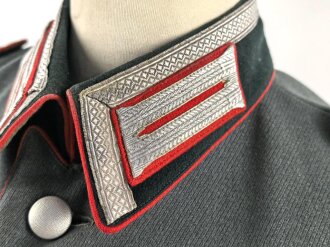 Waffenrock für einen Unteroffizier der Artillerie. getragenes Stück in gutem Gesamtzustand, die Effekten original vernäht, direkt aus Privathaushalt.