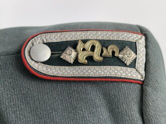 Waffenrock für einen Unteroffizier der Artillerie. getragenes Stück in gutem Gesamtzustand, die Effekten original vernäht, direkt aus Privathaushalt.