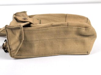 Canada,  Pattern 1937 basic ammo pouch with waist strap. Dated 1942, unused