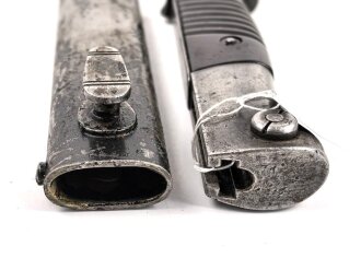 Seitengewehr M84/98 für K98 der Wehrmach, getragenes Stück, die Scheide überlackiert