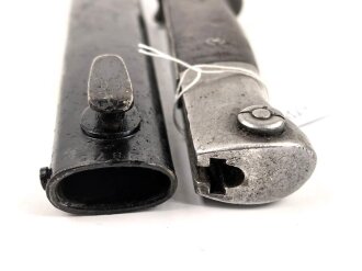 Seitengewehr M84/98 für K98 der Wehrmach, getragenes Stück, die Scheide überlackiert