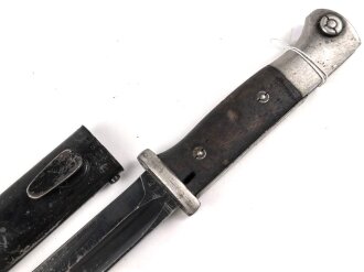 Seitengewehr M84/98 für K98 der Wehrmach, getragenes Stück, die Scheide überlackiert