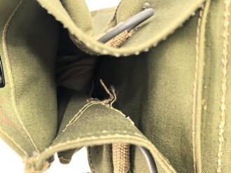 British WWII leight weight gasmask bag, dated 1944, unused