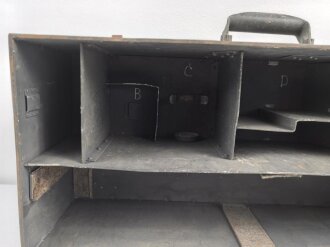 Luftwaffe, Zubehörtornister ZT2  für Richtfunkgerät Elster SEG2T. Originallack