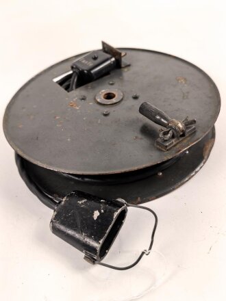 Luftwaffe, Verlängerungskabel  auf Trommel für Taste zum Richtfunkgerät Elster SEG2T. Guter Gesamtzustand, Funktion nicht geprüft,