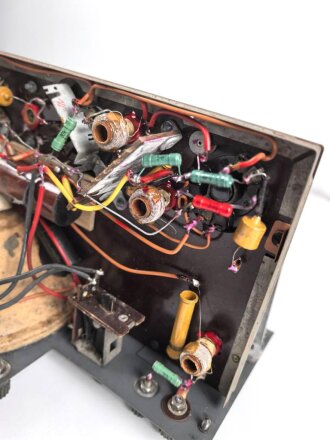 Wehrmacht Rundfunkempfänger klein, Originallack, datiert 1943, Originallack, Funktion nicht geprüft