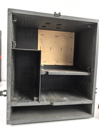 Wehrmacht Rundfunkempfänger klein, Originallack, datiert 1943, Originallack, Funktion nicht geprüft