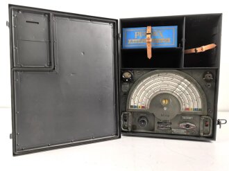 Funk Horch Empfänger u " Fu.H.E.u" datiert 1940. Das komplette Gehäuse meiner Meinung nach neuzeitliche Anfertigung