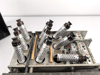 Funk Horch Empfänger u " Fu.H.E.u" datiert 1940. Das komplette Gehäuse meiner Meinung nach neuzeitliche Anfertigung