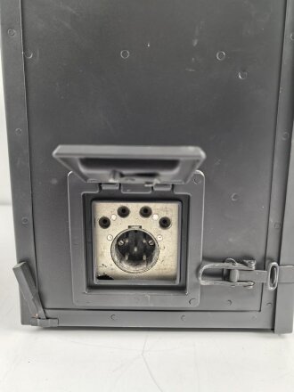 Funk Horch Empfänger u " Fu.H.E.u" datiert 1940. Das komplette Gehäuse meiner Meinung nach neuzeitliche Anfertigung