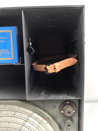 Funk Horch Empfänger u " Fu.H.E.u" datiert 1940. Das komplette Gehäuse meiner Meinung nach neuzeitliche Anfertigung