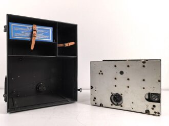 Funk Horch Empfänger u " Fu.H.E.u" datiert 1940. Das komplette Gehäuse meiner Meinung nach neuzeitliche Anfertigung