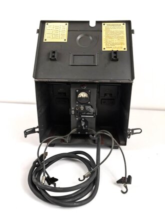 Ladegerät a für Kraftfahrzeuge der Wehrmacht. Sehr guter Zustand, Originallack