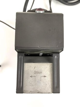 Ladegerät a für Kraftfahrzeuge der Wehrmacht. Sehr guter Zustand, Originallack