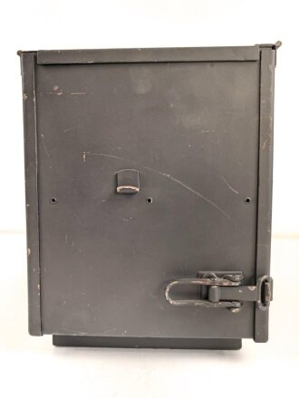 Ladegerät a für Kraftfahrzeuge der Wehrmacht. Sehr guter Zustand, Originallack