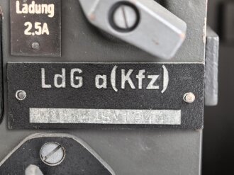 Ladegerät a für Kraftfahrzeuge der Wehrmacht. Sehr guter Zustand, Originallack