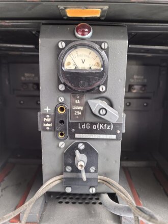 Ladegerät a für Kraftfahrzeuge der Wehrmacht. Sehr guter Zustand, Originallack