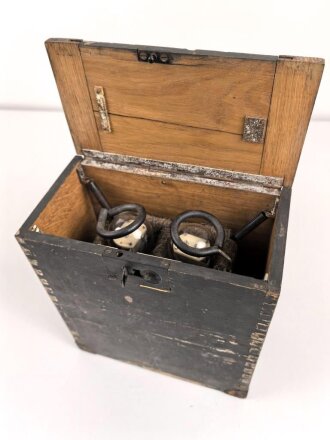 Zwei Ersatzröhren für 100 Watt Sender der Wehrmacht in Transportkasten.  Telefunken " Typ RS 237" Funktion nicht geprüft