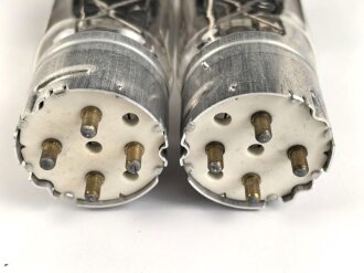 Zwei Ersatzröhren für 100 Watt Sender der Wehrmacht in Transportkasten.  Telefunken " Typ RS 237" Funktion nicht geprüft