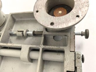 Kriegsmarine, Standfuß / Rahmen für Lorenz Lo 6 K 39. Originallack.